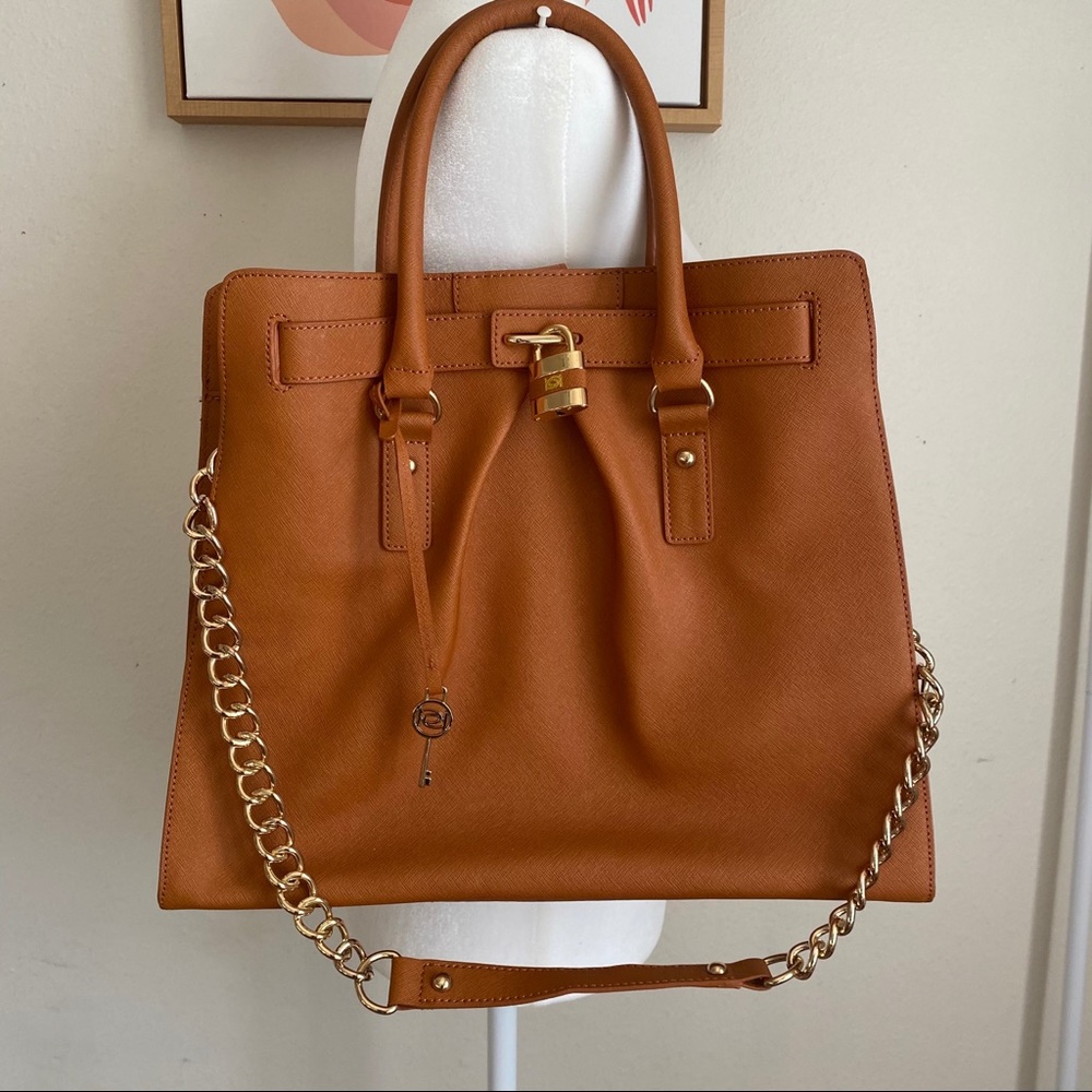 Bebe Lock Leather shoulder Tote bag